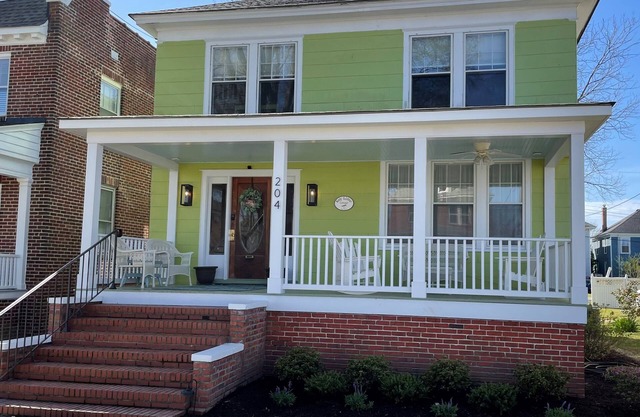 Key Lime Cottage: Your Cape Charles Beachside Retreat