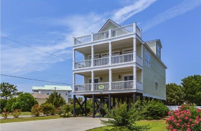 Key Lime Pie!! 8 bed/7bath/3rd Row/Short Walk to Beach!!