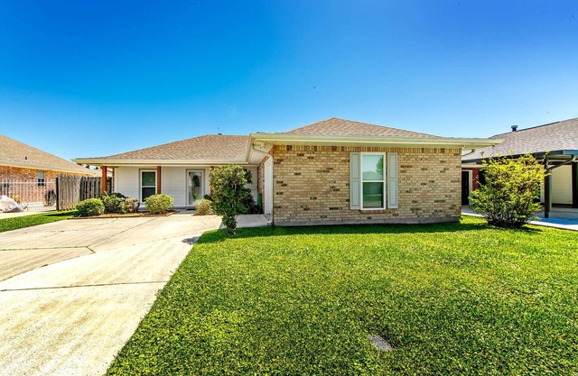Relax in Style: Spacious 3-Bedroom Getaway in the Heart of Houma!