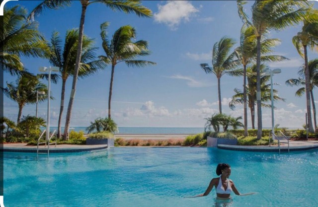 Key West 2 BR Villa with full kitchen, ocean view with Infinity pool