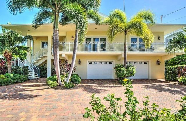 Keys Paradise on Coury Drive Key Colony Beach. Vacation in resort style