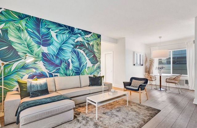 KeyWest suite 2BD/1BA SoBe walk to LincolnRD & Bay
