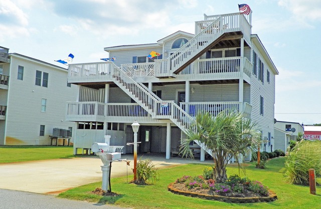 BELLES OCEANSIDE-5 BRs, ascenseur, Table de billard, piscine privée et bain à remous!