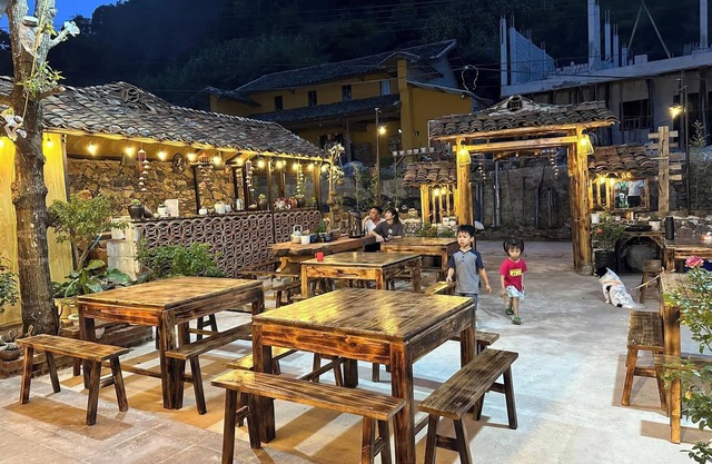 Khói Homestay and Restaurant