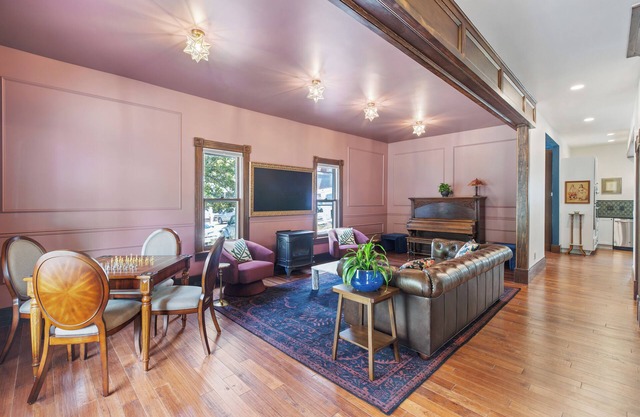 Kick Back & Relax. Tastefully restored 1902 Historic Home. Family friendly!