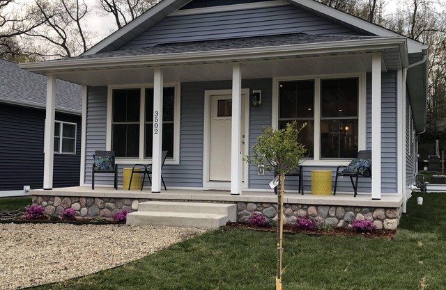 Kid-friendly Michiana cottage! Summer dates open - including 4th of July!
