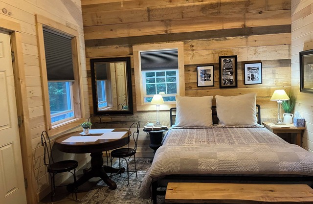 Kilimanjaro Cabin @ Basecamp, sleeps 4