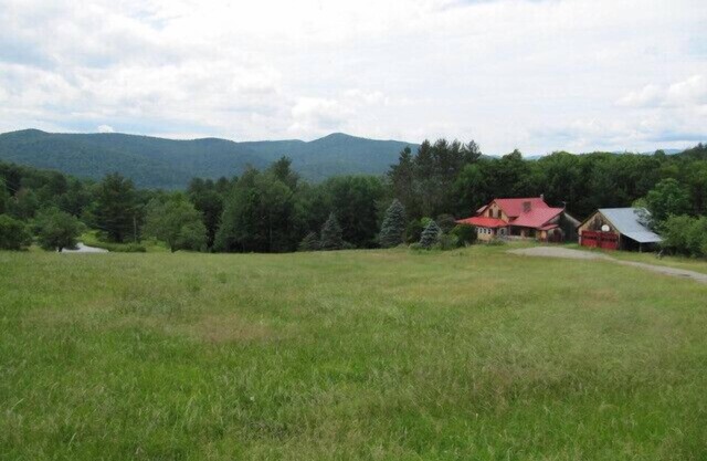 Spacieuse maison de 13 chambres au pied du côté est des Green Mountains du Vermont
