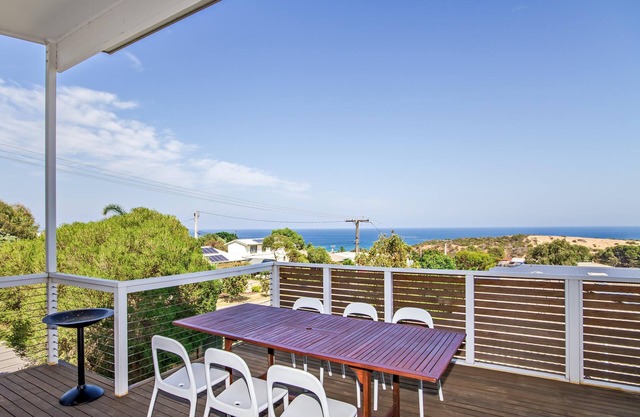 Kiltevna - 10 Guests | 4 Bedrooms | 5 Beds | 2 Bathrooms - Master Bedroom: Queen bed, Bedroom 2: Queen bed, Bedroom 3: Queen bed, Bedroom 4: 2 Bunk Beds