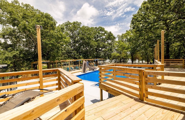 Kimberling Cove Resort, Studio style room, sleeps 6