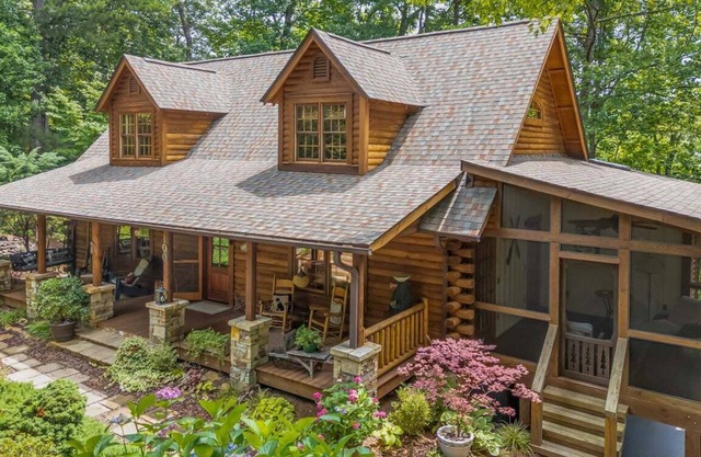 Kind Oak Lake House Peaceful Lakeside Cabin with Hot Tub & Private Dock in Mill Springs