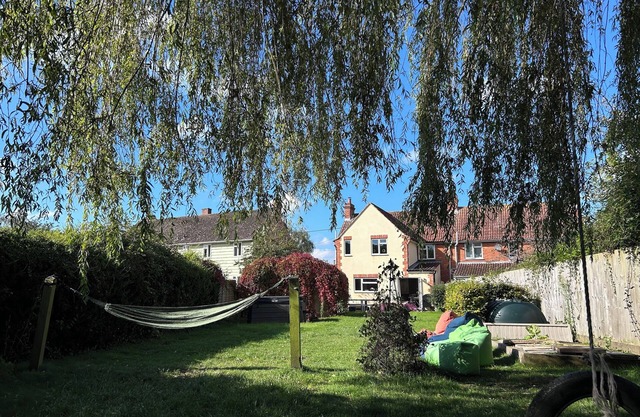 King Arthur’s Rest - Charming House, Garden & Hot Tub. Sleeps 10 ~ Pet friendly!
