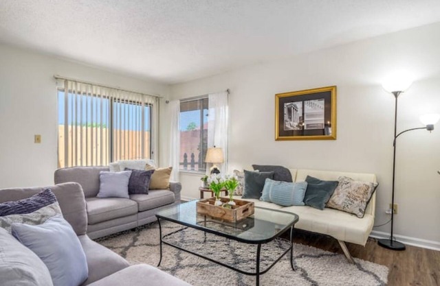 King Bed -3BR Condo- 3.2 mi to UA - Near Kentuck and Ol’Colony