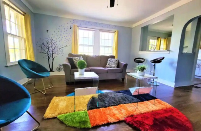 King bed and Queen Sofa bed / room TV Wifi