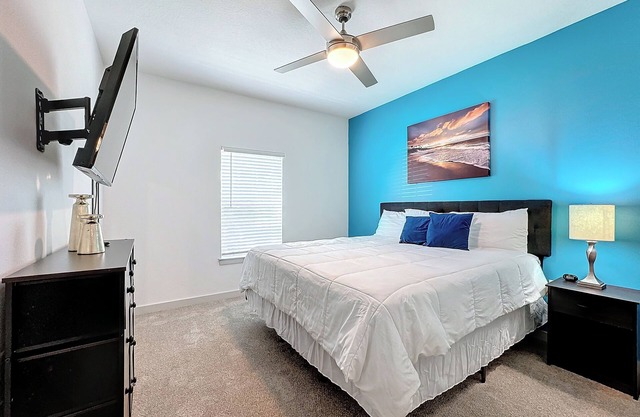 King Bed Apartment, Close to Disney