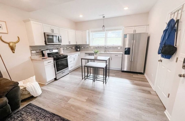 King bed Crystal Lake Mchenry Cary Cozy