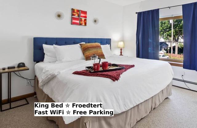 King Bed - Near Froedtert - FAST WiFi