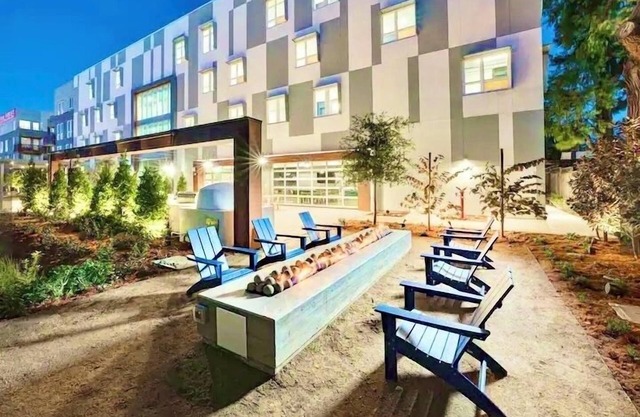 KING BED - Modern FULLY FURNISHED Condo By Stanford & Google - Mountain View CA