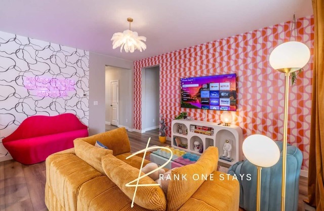 King Bed / Pool / Golf / Arcade