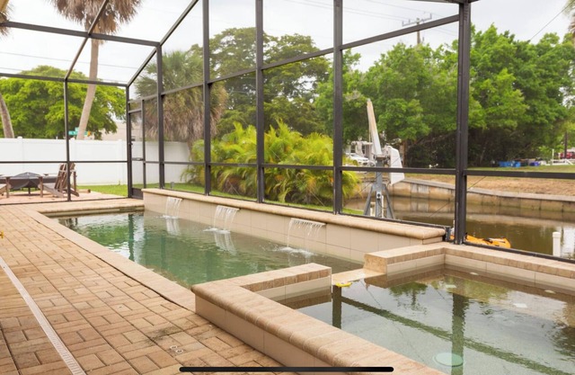 Maison privée Siesta Key - À pied du village et de la plage - Piscine chauffée / Spa - Pas d'escaliers
