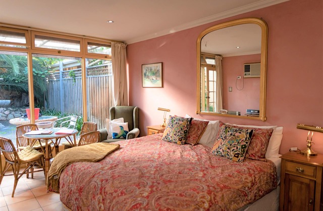 Chambre Queen avec salle de bain spa King et cour privée