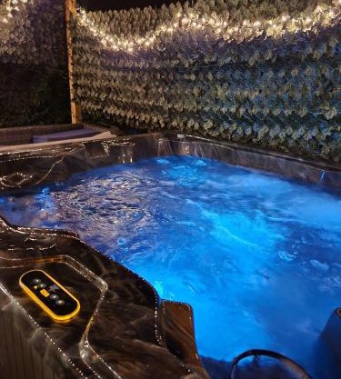 King Beds Hot Tub Arcade Gas Grill Firepit Winston