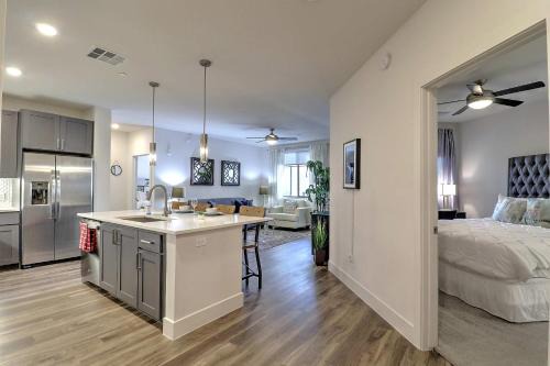 King Beds-Steps From Shop-Self Check In- Parking-G3021