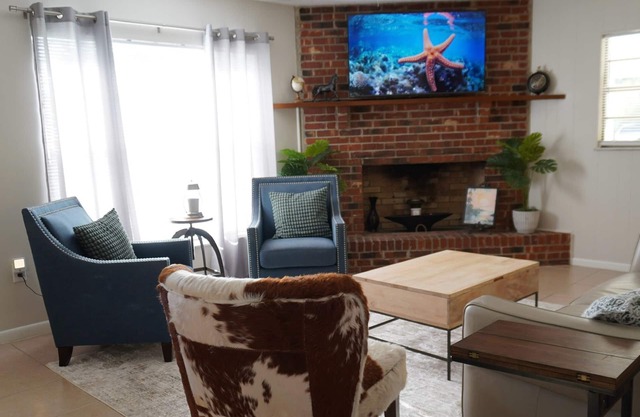 Experience Ocala charm, just a quick 4-min drive to downtown