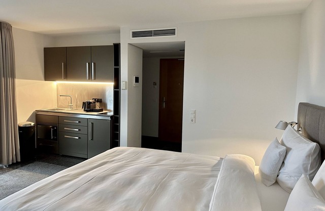 King-de Luxe-Apartment-Salle de bain et douche-Balcon