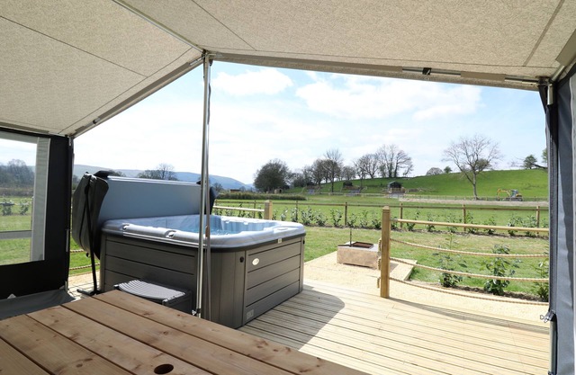 King Fisher - a glamping tents that sleeps 7 guests in 2 bedrooms