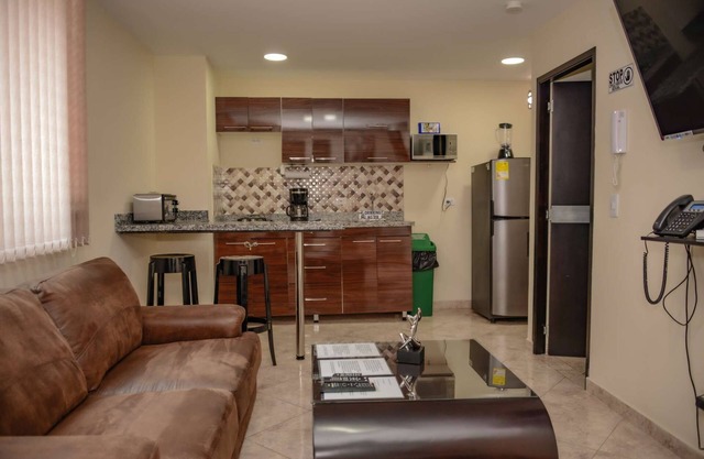 King One Bedroom AC HOT TUB ELEVATOR 2 écrans plats