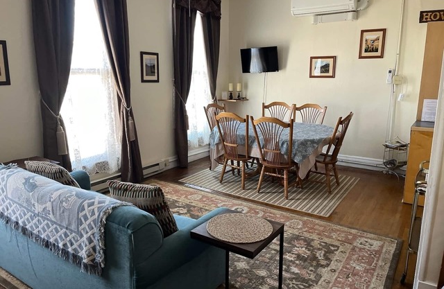 Antelope Suite, Converti 1894 Historic Hotel avec vue sur la rue principale et ménage
