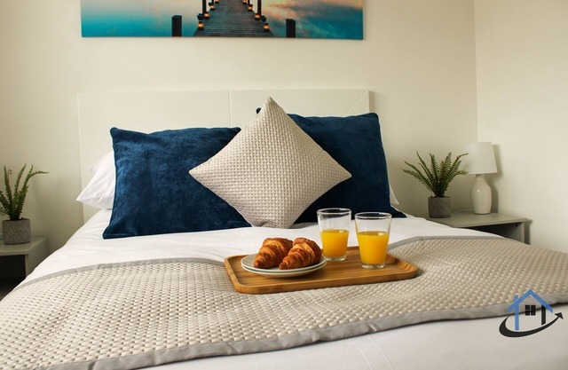 King or twin beds free parking x3 wifi corporates