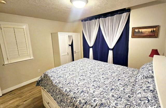 King & Queen 2-Story 2-Bed/2-Bath Twin Home