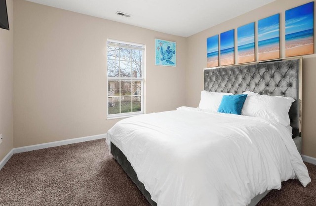 King | Queen bedroom w/Balcony Near Easton