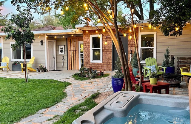 King & Queen Suites with Hot Tub & Private Yard
