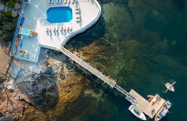 King Rm | Fireplace + Water View | No Hidden Fees