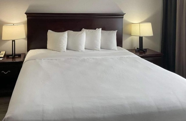 King Room Near Burger King MIA