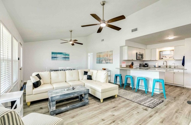 King's Castle - Bay & Beach View - Family Friendly