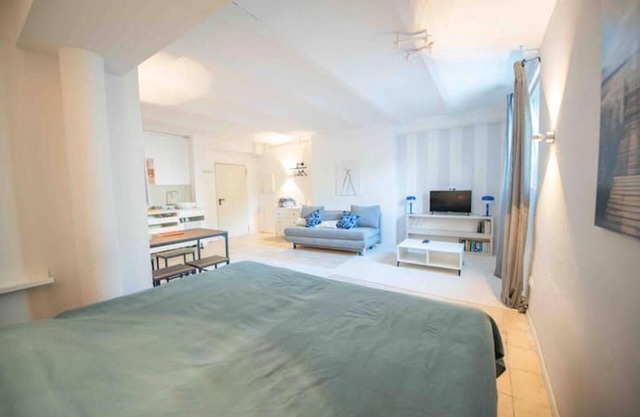 King-size bed / near city & Alster / quiet