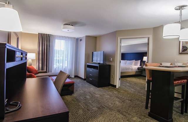 Suite King. Petit déjeuner buffet gratuit. Centre-ville de Marquette. Près de Northern Michigan University!