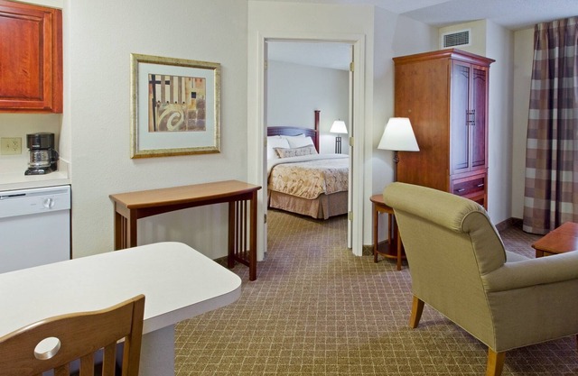 Suite King. Petit déjeuner buffet gratuit. Bassin. 20 minutes de Princeton.