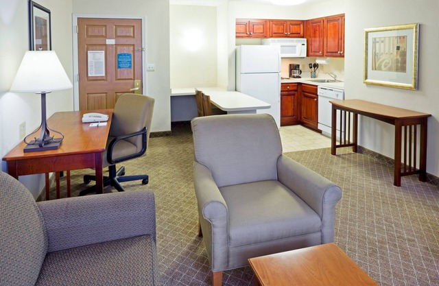 Suite King. Petit déjeuner buffet gratuit. Bassin. À seulement 20 minutes de Princeton.