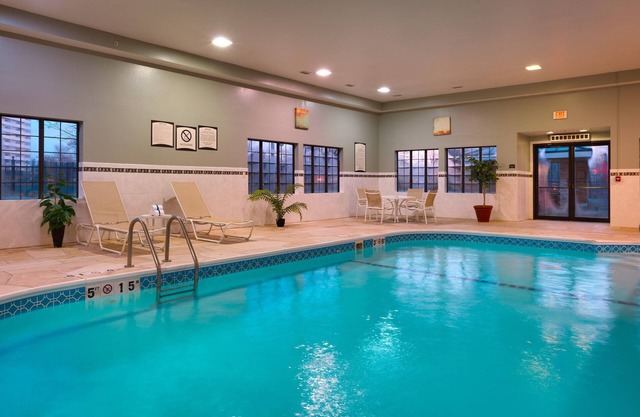 King Suite. Free Breakfast. Pool & Hot Tub. Great for Business Travelers!