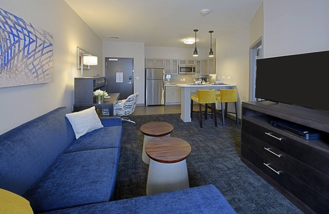 Suite King près du centre médical. Petit déjeuner buffet gratuit.