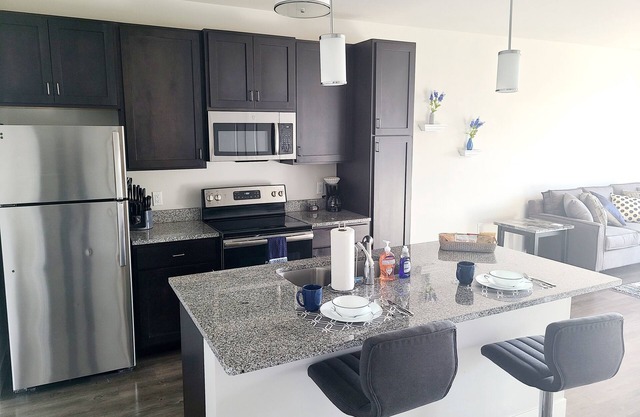 King Suite- Prime CWE Spot w/ Lux Amenities (315)