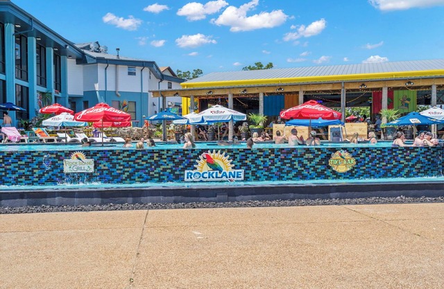 King Suite Retreat on Table Rock Lake | Swim-Up Bar, Marina & More!