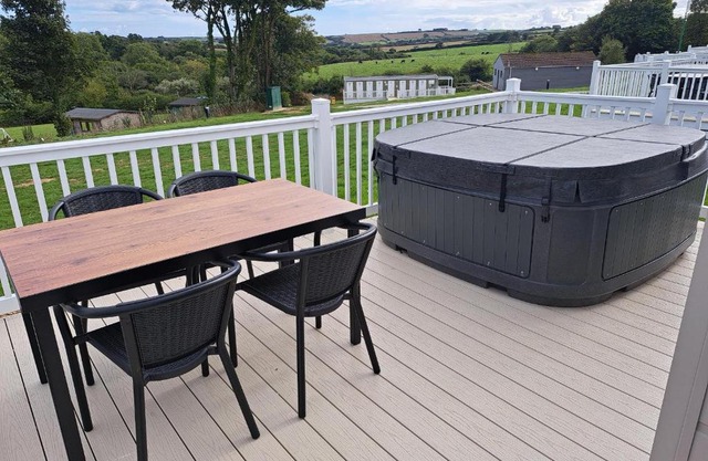 Kingfisher 33 sleeps - 6 persons private hot tub-Tranquil holiday away from it all yet not far from St Austell- The Holiday Home has three bedrooms, living and dining area, equipped kitchen-decking-outdoor furniture-fishing lakes-pet friendly