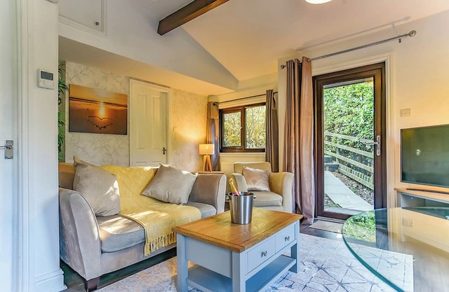 Kingfisher Lakeside Lodge