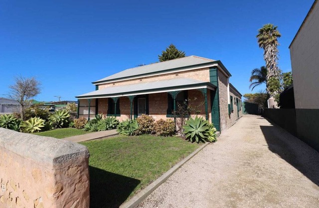 'Kingfisher Lodge' offering a Spacious 4 Bedroom Home with Spa bath